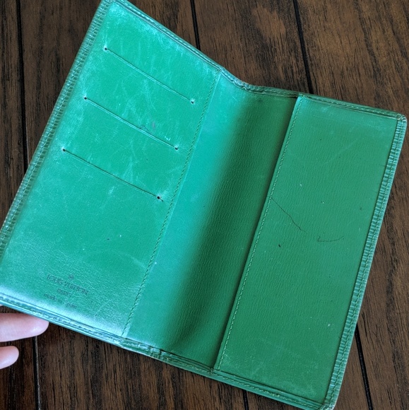⛔SOLD⛔Louis Vuitton Green Epi Checkbook Wallet - Picture 4 of 6